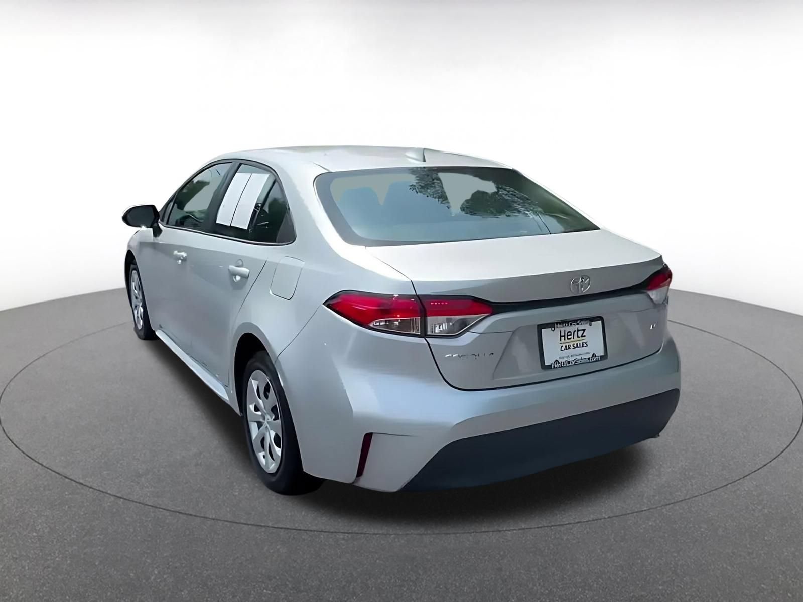 Used 2025 Toyota Corolla LE FWD image 11