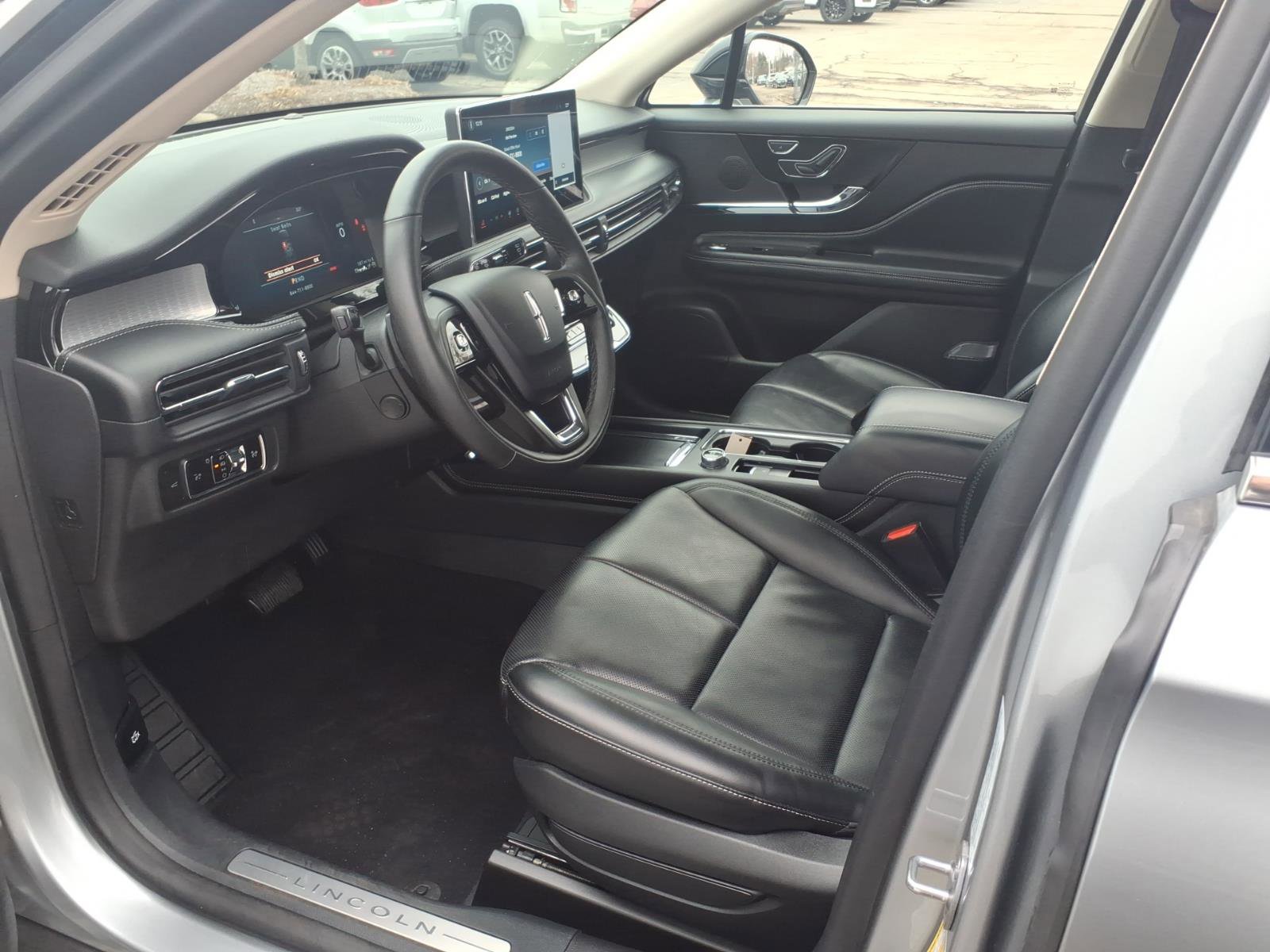 Certified 2023 Lincoln Corsair Standard w/ Equipment Group 101A image 12