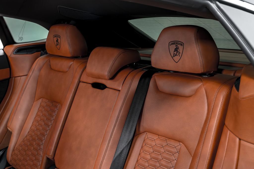 Used 2022 Lamborghini Urus AWD/4WD image 31