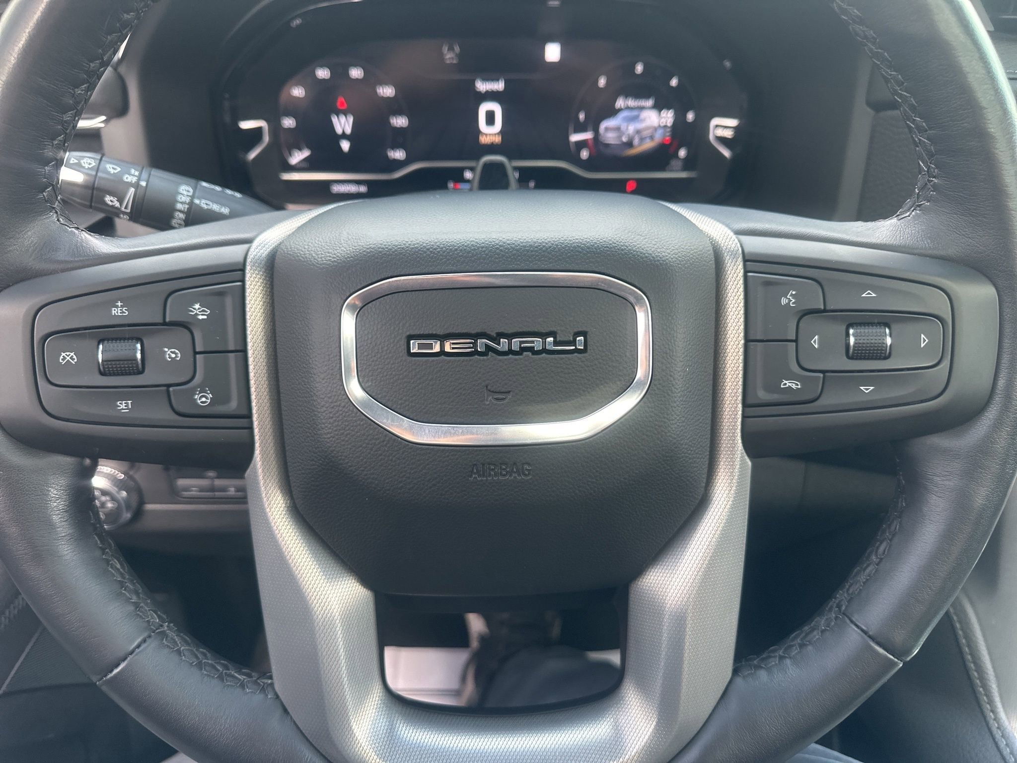 Used 2023 GMC Yukon XL Denali w/ Advanced Technology Package image 30