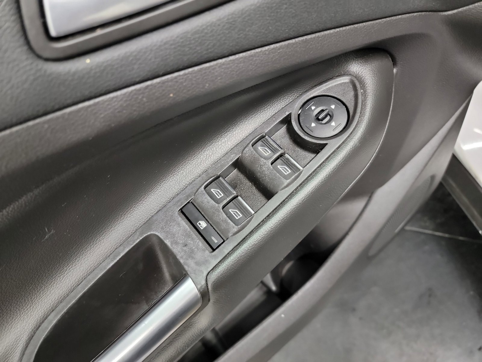 Used 2017 Ford Escape SE w/ Equipment Group 201A image 14