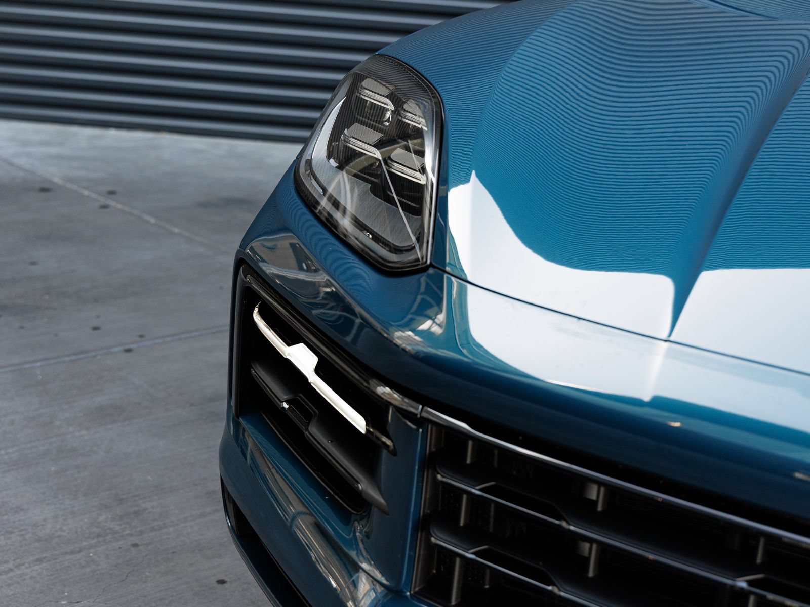 Certified 2025 Porsche Cayenne AWD/4WD image 39