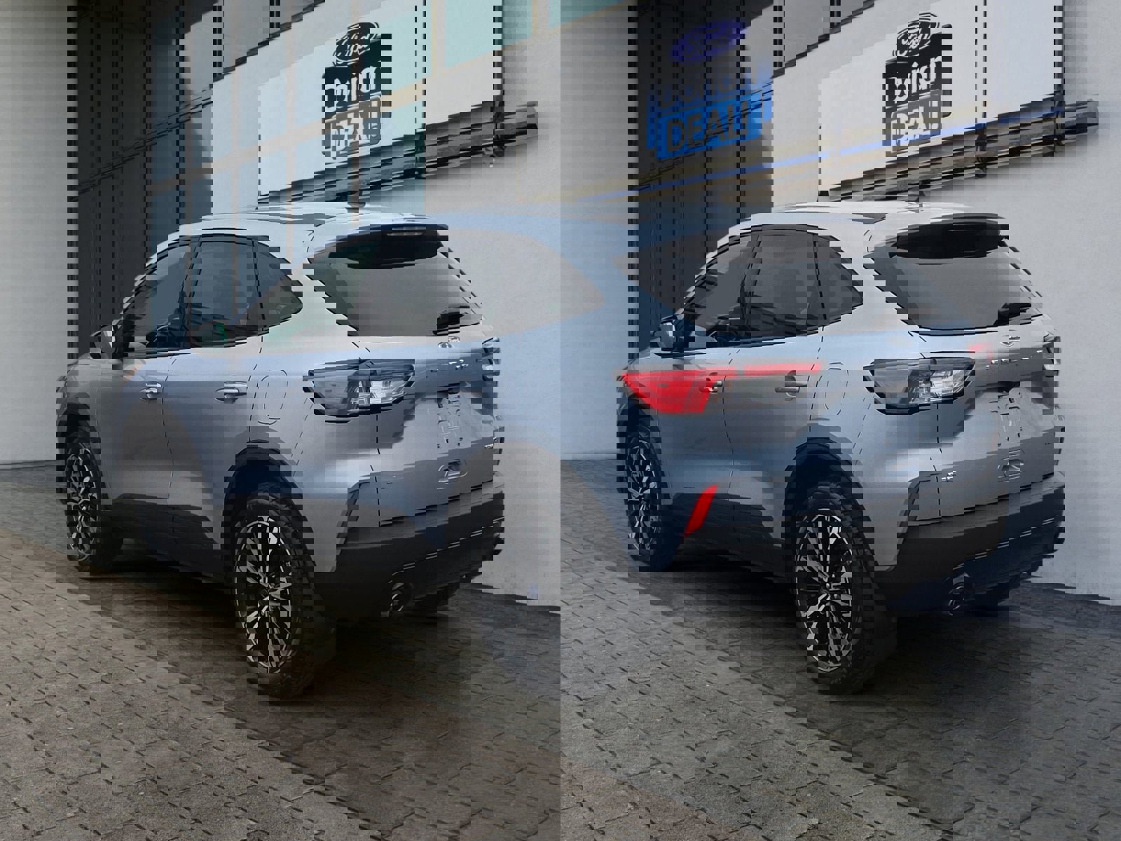 Used 2022 Ford Escape SE w/ SE Sport Appearance Package image 5