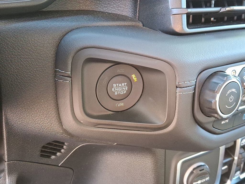 Used 2025 Jeep Wrangler Unlimited Sahara image 22