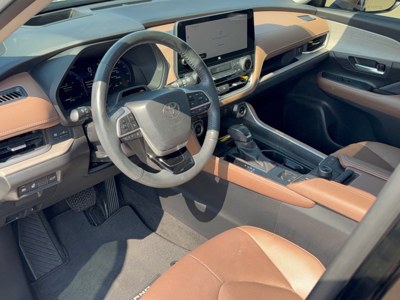 Used 2024 Toyota Grand Highlander AWD image 4