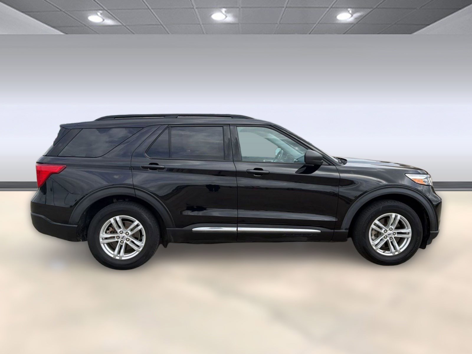 Used 2022 Ford Explorer XLT image 7