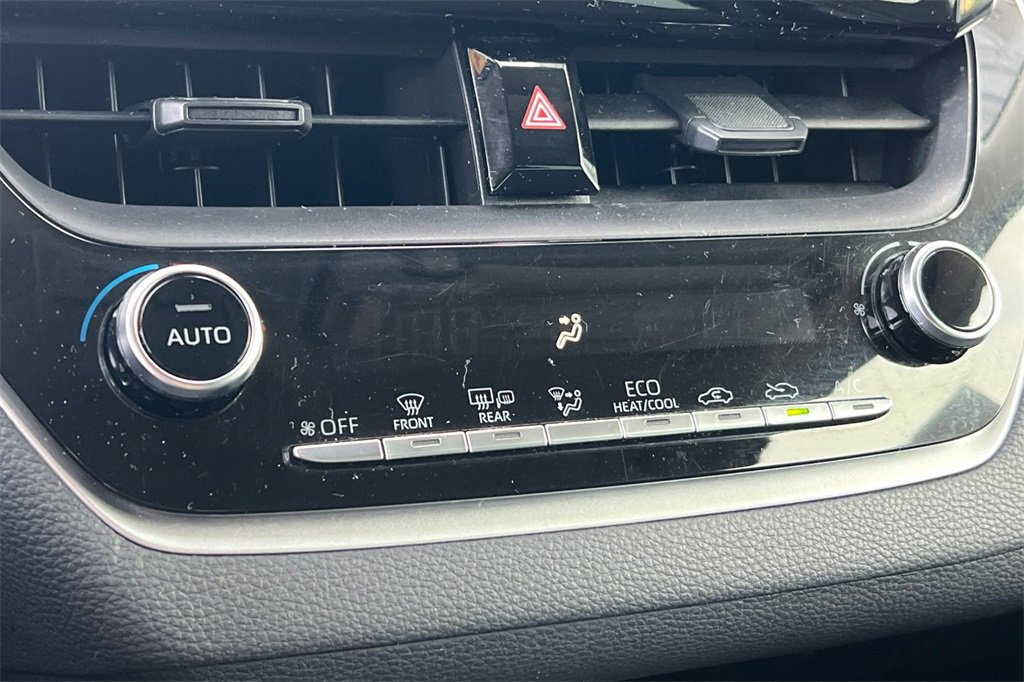 Used 2020 Toyota Corolla LE image 23