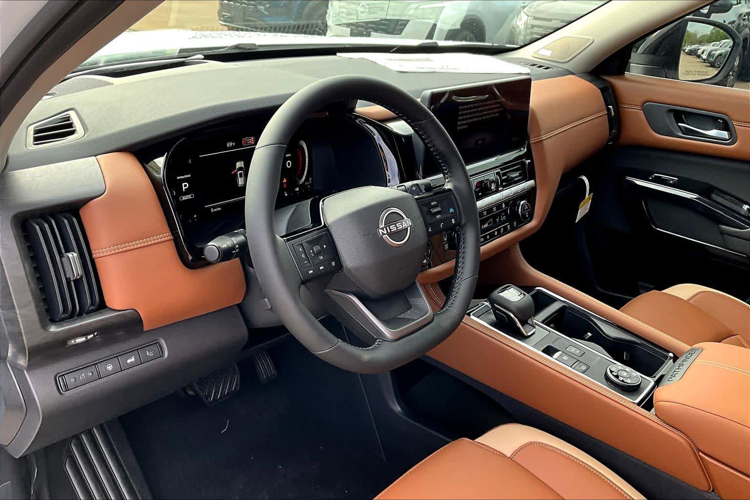 New 2026 Nissan Pathfinder Platinum AWD/4WD image 10