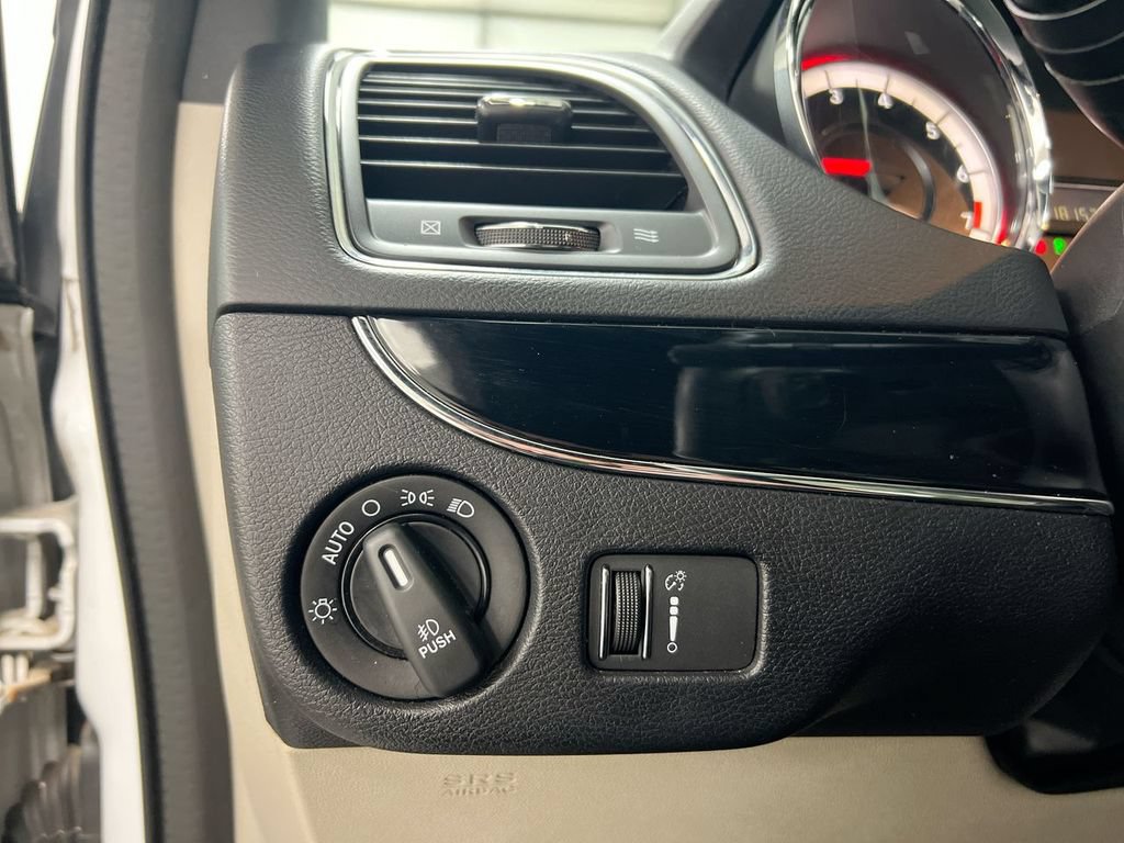 Used 2017 Dodge Grand Caravan SXT FWD image 18