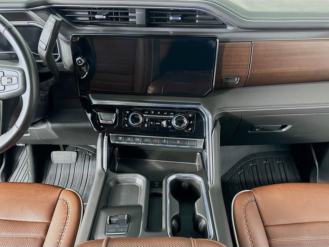 Used 2024 GMC Sierra 3500 Denali Ultimate image 40