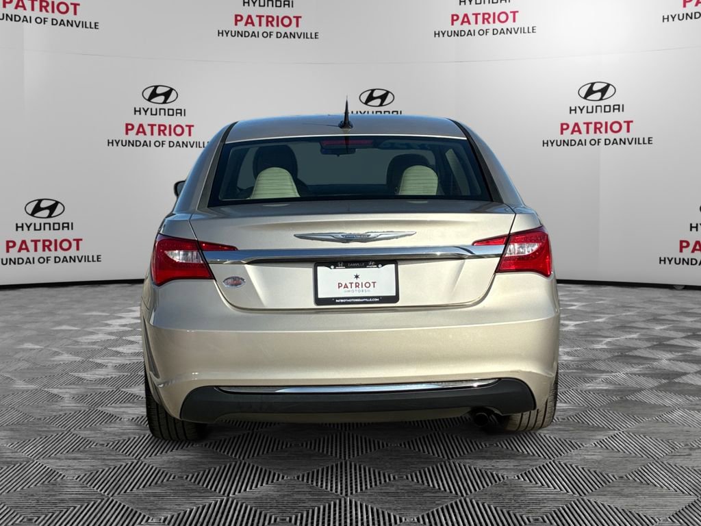 Used 2013 Chrysler 200 LX image 4