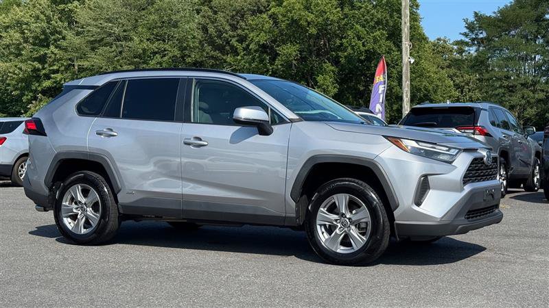Used 2022 Toyota RAV4 XLE w/ Convenience Package AWD/4WD image 5
