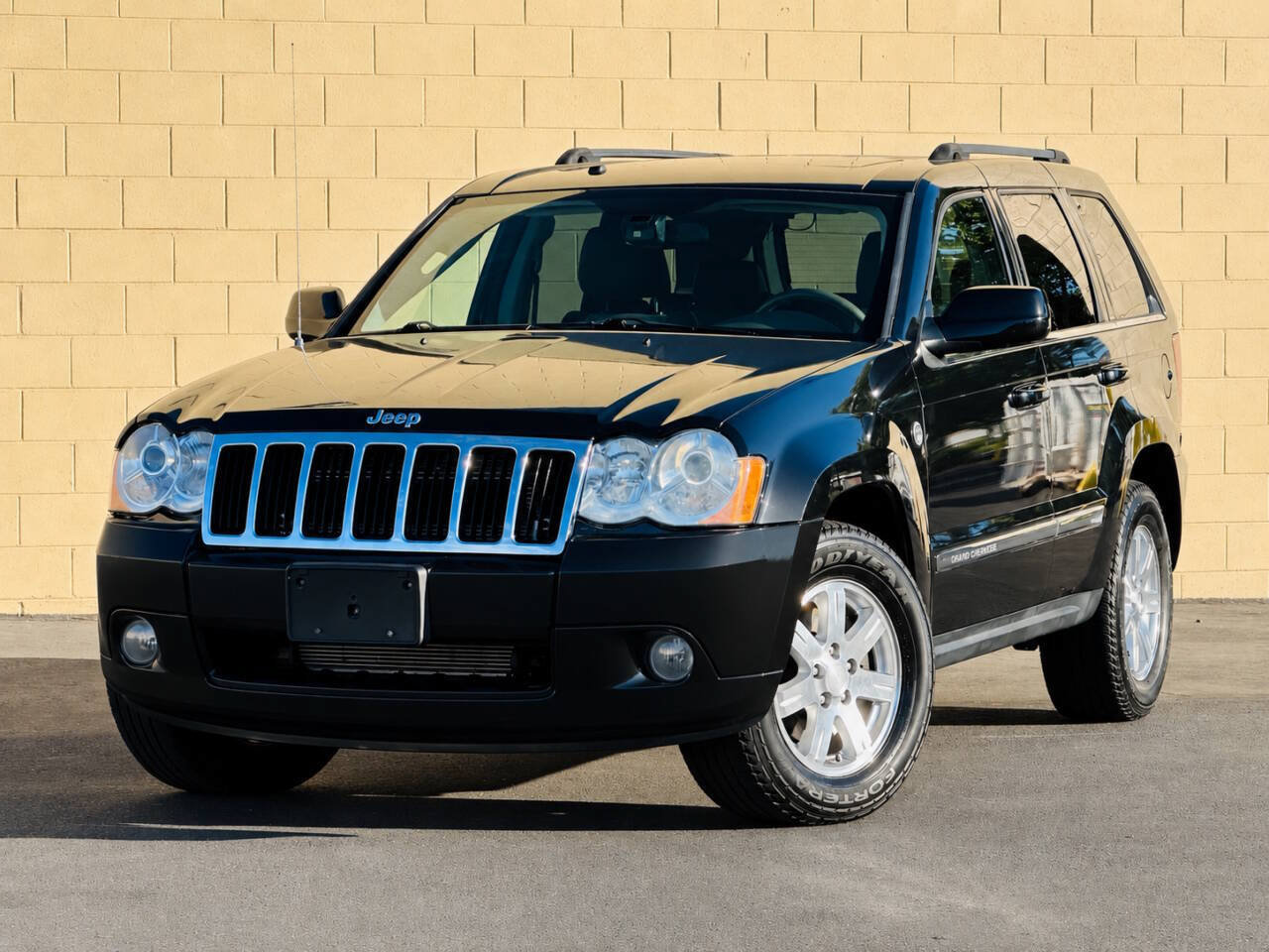 Used 2009 Jeep Grand Cherokee Limited AWD/4WD image 2
