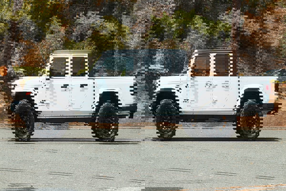 Used 2024 Jeep Gladiator Sport image 10