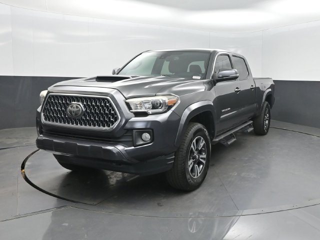 Used 2019 Toyota Tacoma TRD Sport AWD/4WD image 2