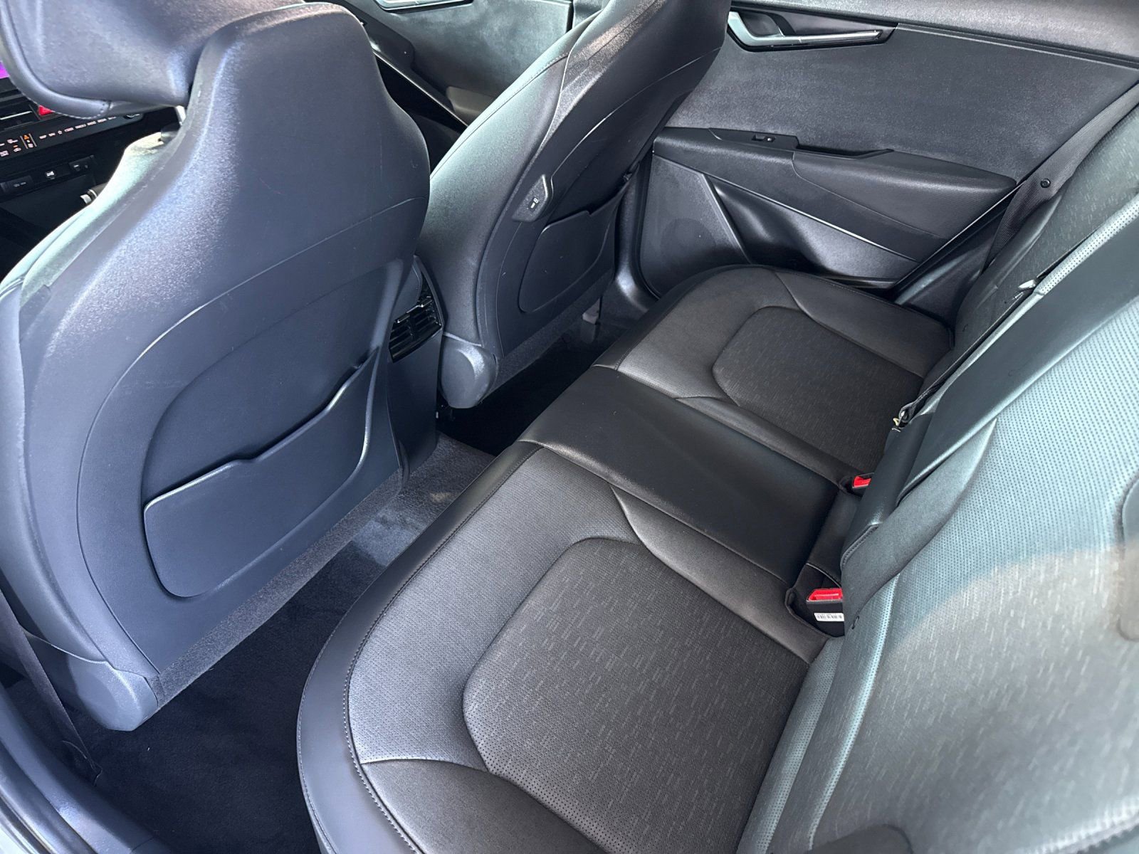 Used 2024 Kia Niro SX image 11