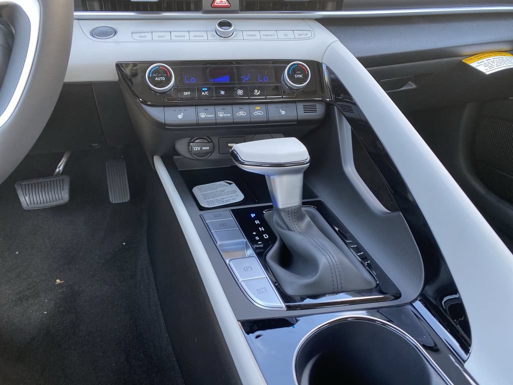 New 2026 Hyundai Elantra Limited FWD image 25
