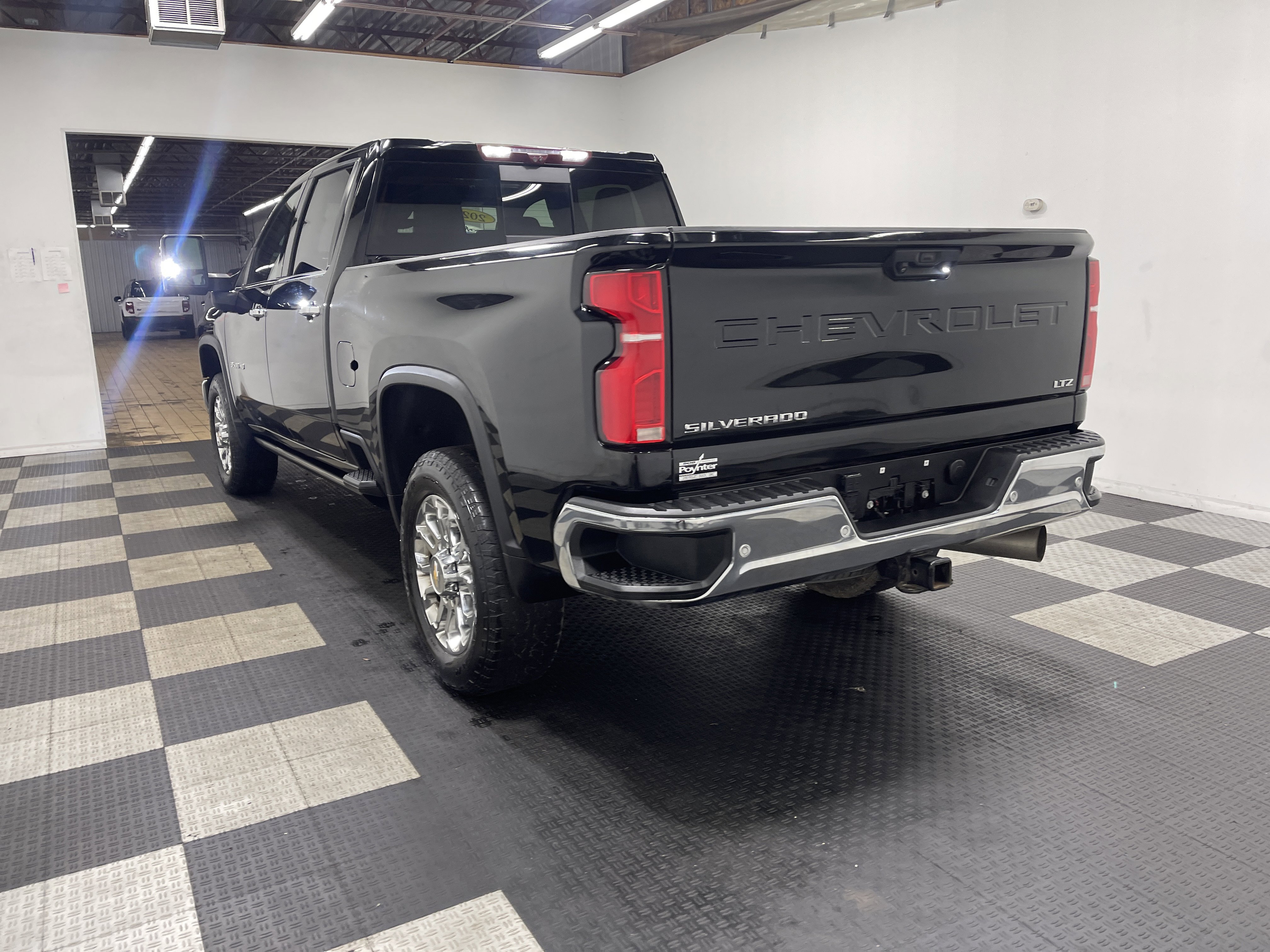 Used 2024 Chevrolet Silverado 3500 LTZ w/ LTZ Premium Package image 2