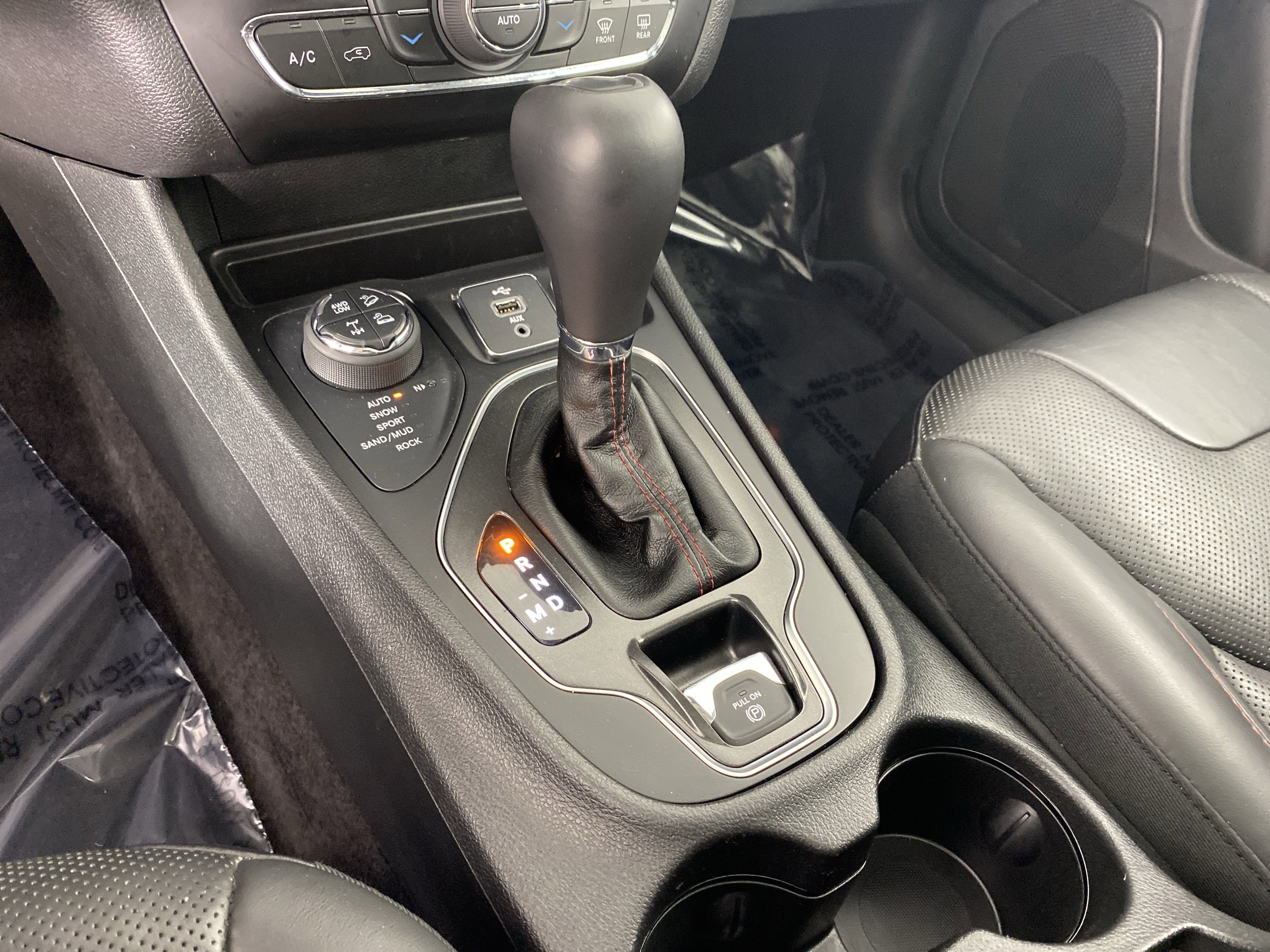 Used 2019 Jeep Cherokee Trailhawk image 32
