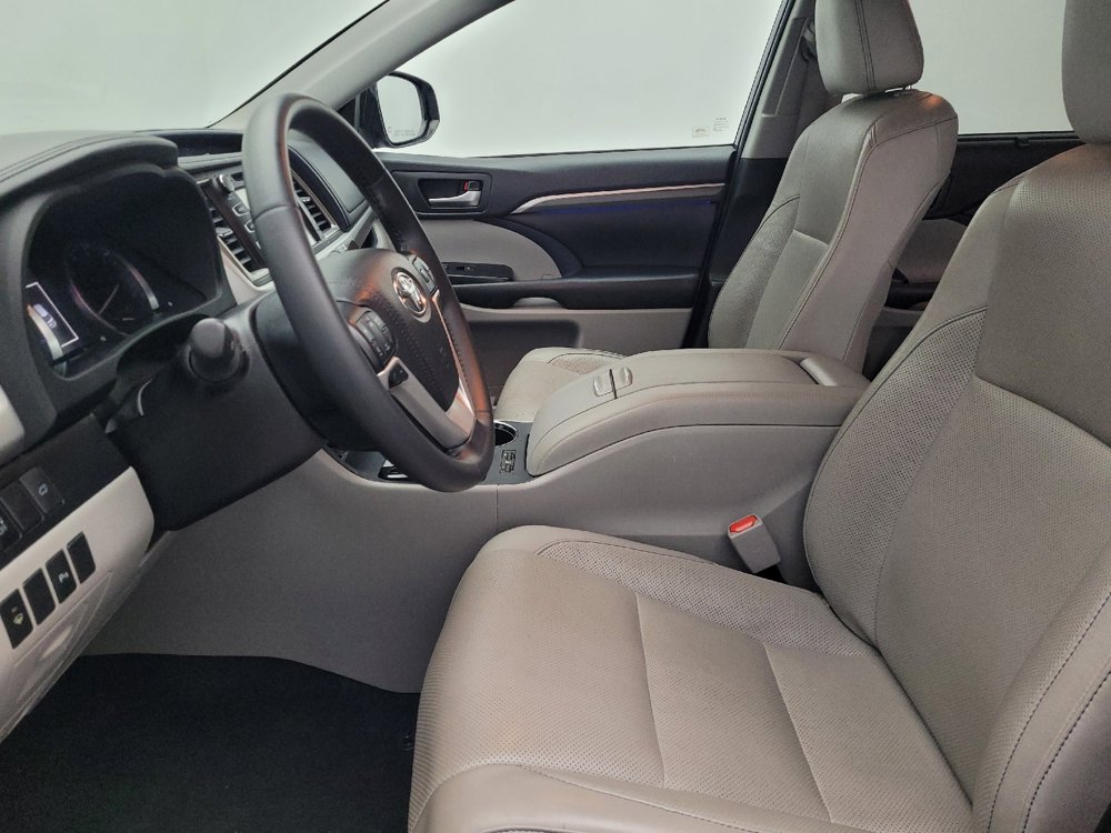 Used 2019 Toyota Highlander Limited image 17