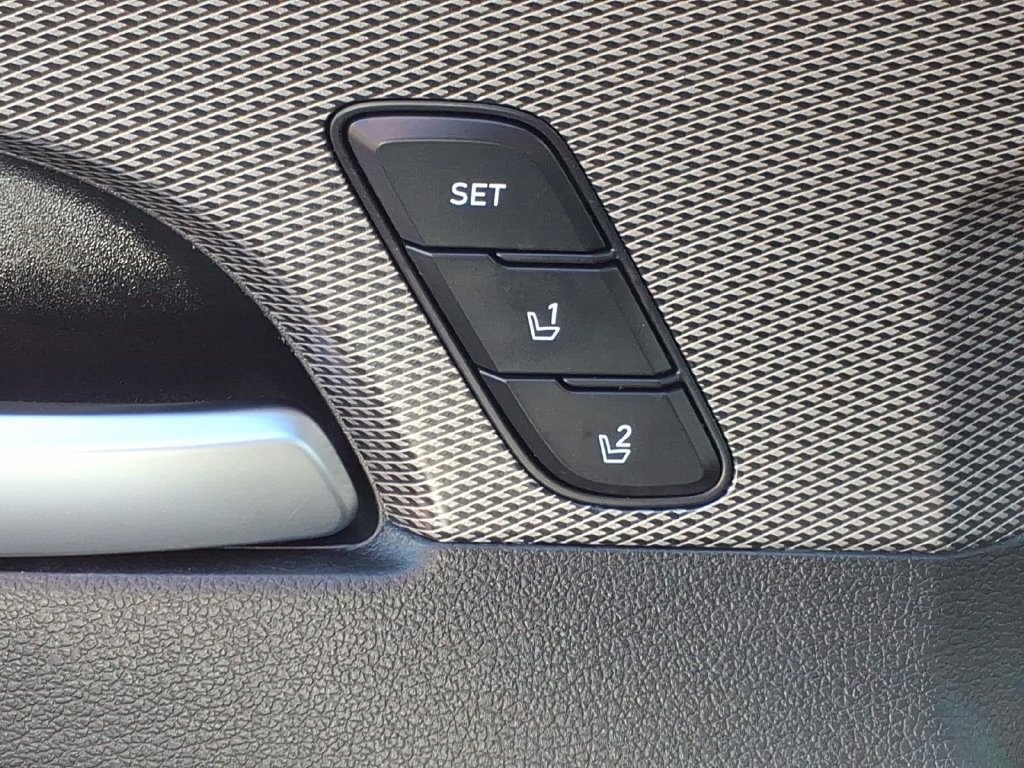 Used 2020 Hyundai Santa Fe Limited AWD/4WD image 16