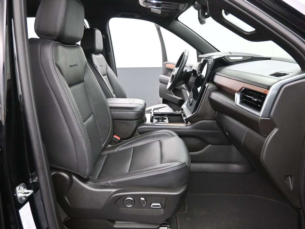 Used 2025 GMC Yukon Denali image 16