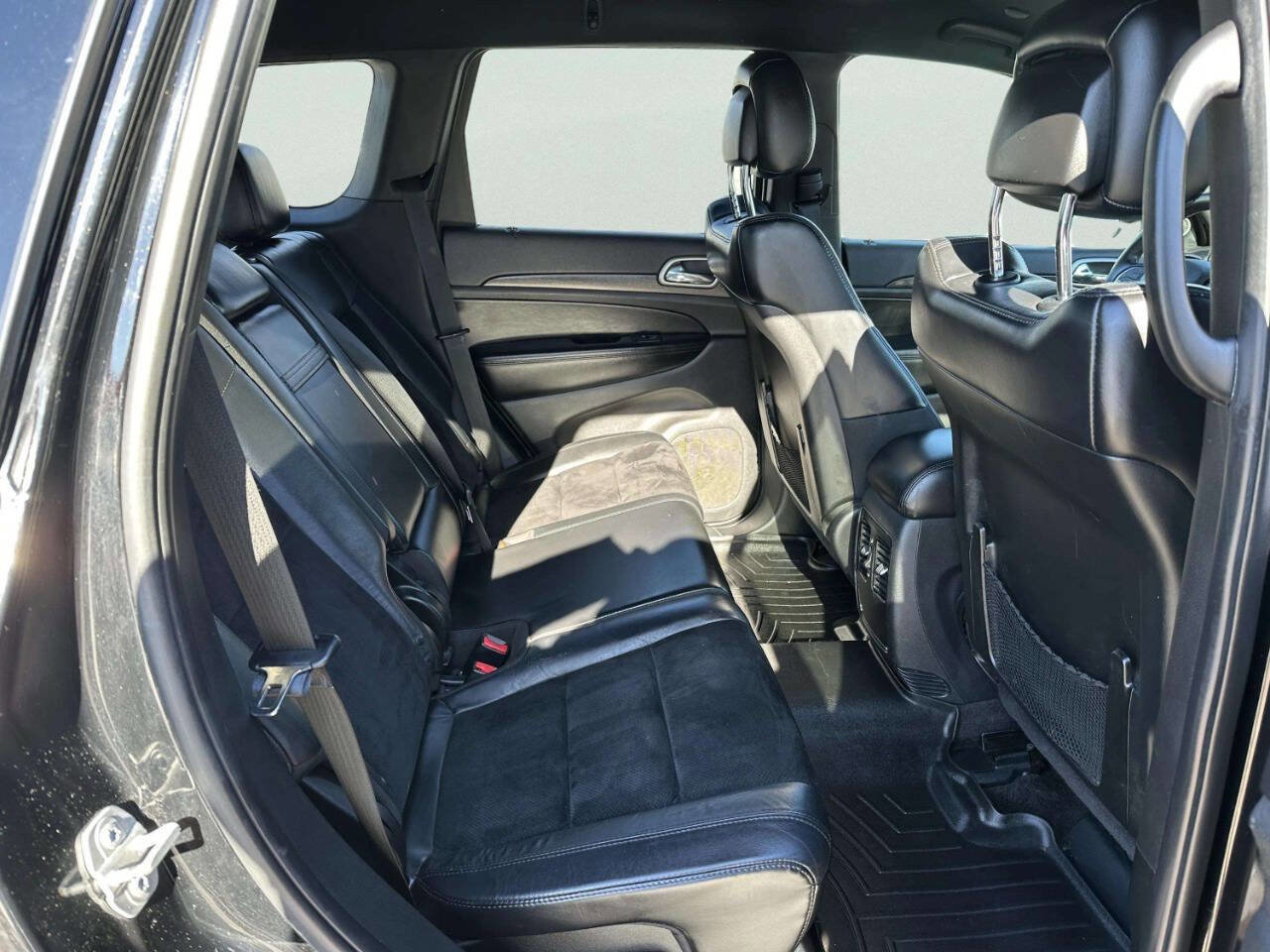 Used 2018 Jeep Grand Cherokee Laredo image 17