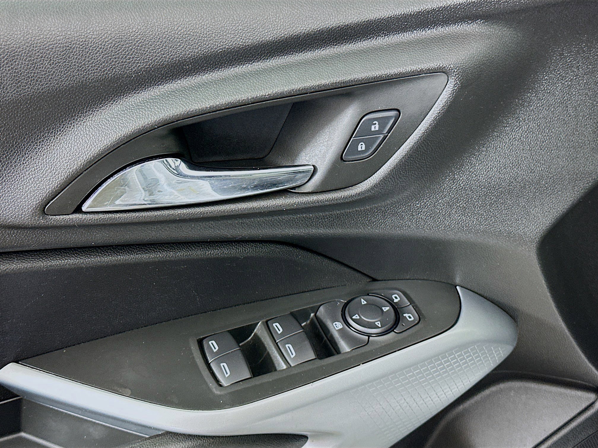 Used 2024 Chevrolet Trax LS FWD image 15