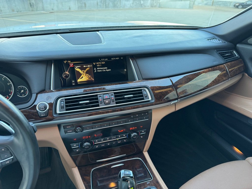 Used 2015 BMW 750Li xDrive image 16