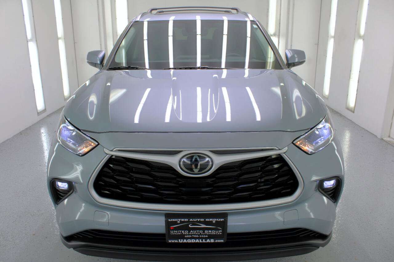 Used 2021 Toyota Highlander XLE image 3