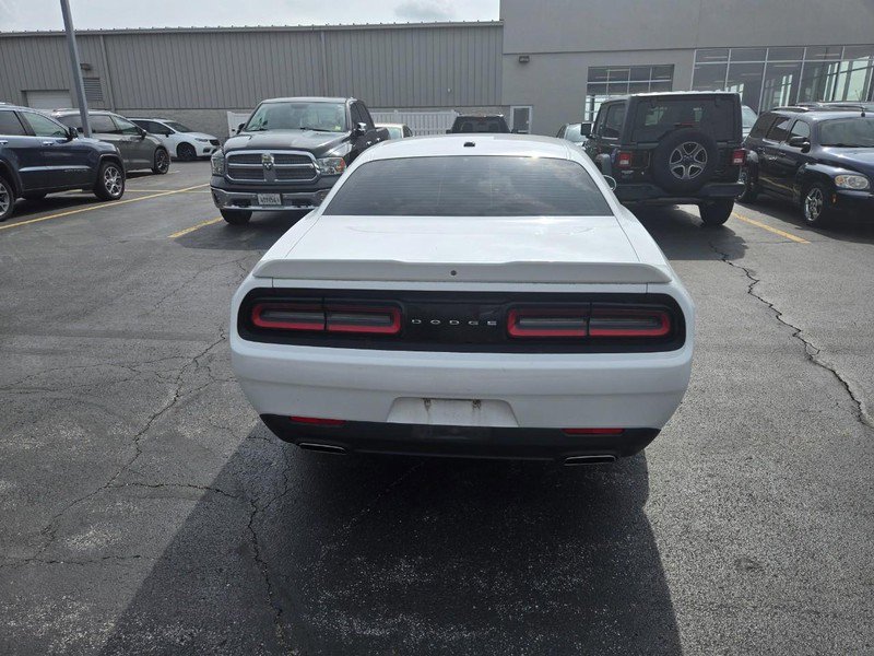 Used 2019 Dodge Challenger SXT image 4