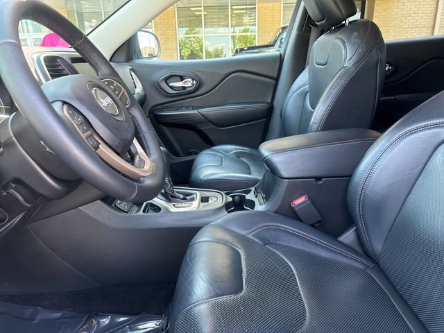 Used 2017 Jeep Cherokee Limited w/ Luxury Group FWD image 8