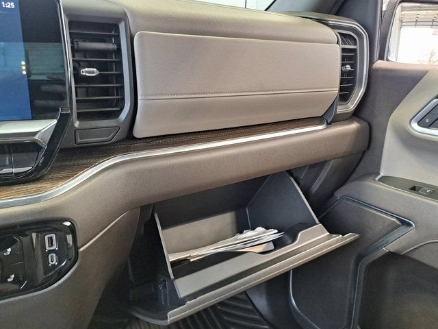 Used 2025 Chevrolet Silverado 1500 LT AWD/4WD image 19