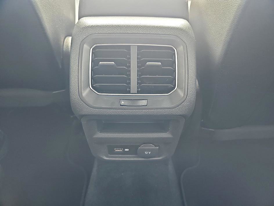 Used 2018 Volkswagen Tiguan SE image 29