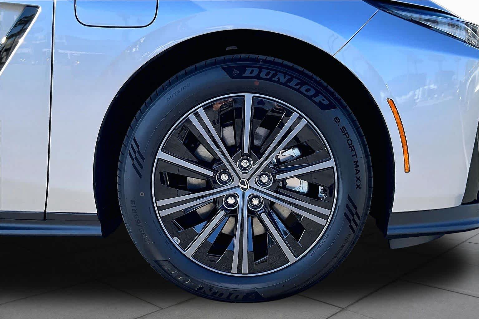 New 2026 Lexus ES 350e w/ Convenience Package FWD image 9