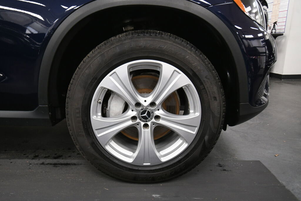 Used 2018 Mercedes-Benz GLC 300 4MATIC image 32
