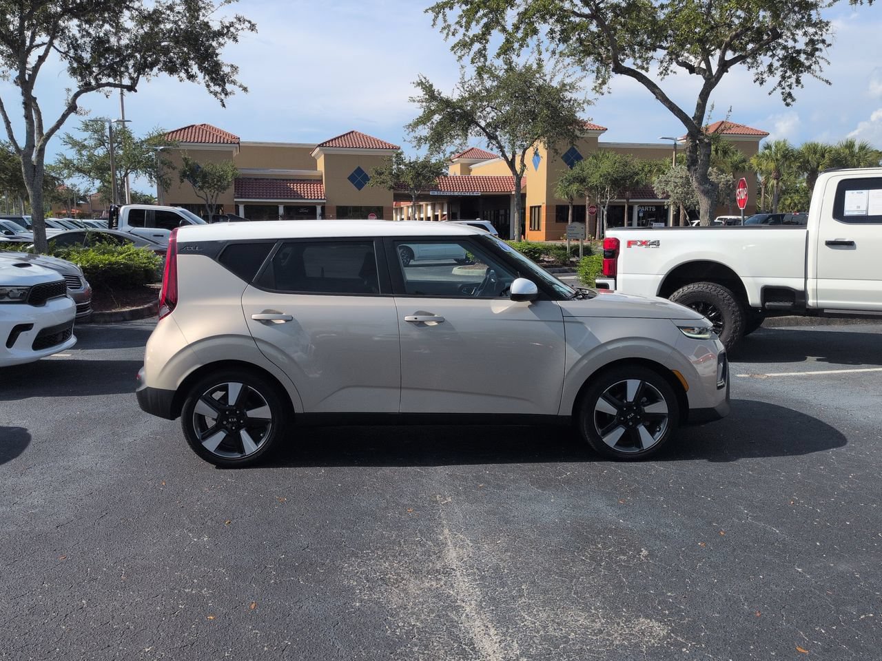 Used 2020 Kia Soul EX w/ Option Group 015 FWD image 2