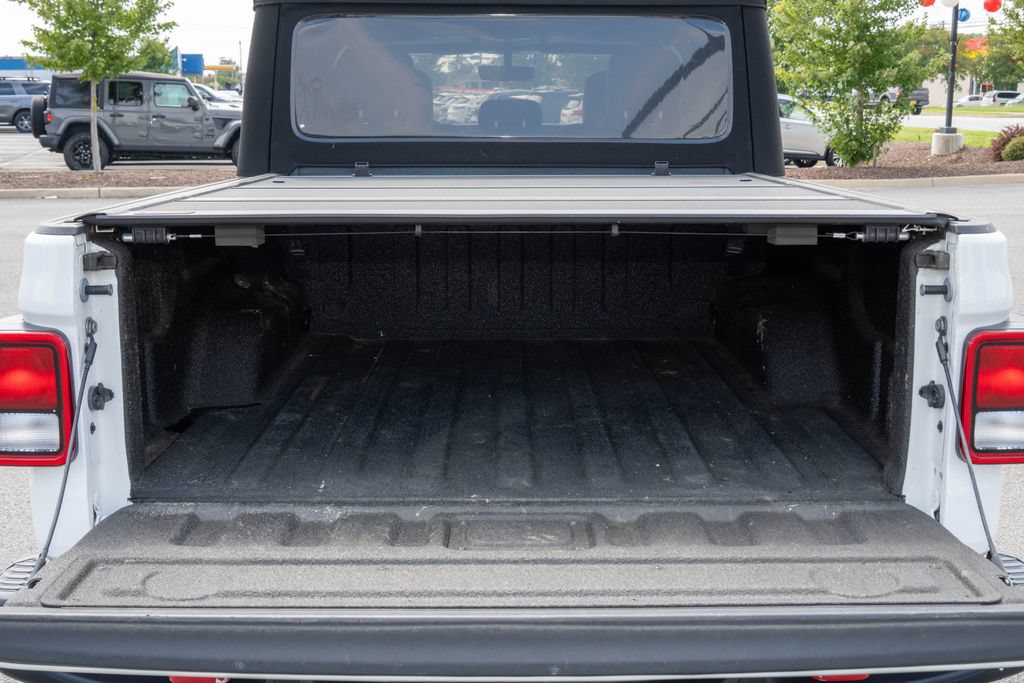 Used 2023 Jeep Gladiator Rubicon w/ Cold Weather Group AWD/4WD image 7