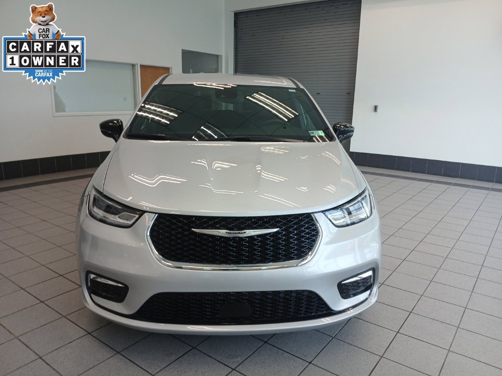 Used 2026 Chrysler Pacifica Select FWD image 3