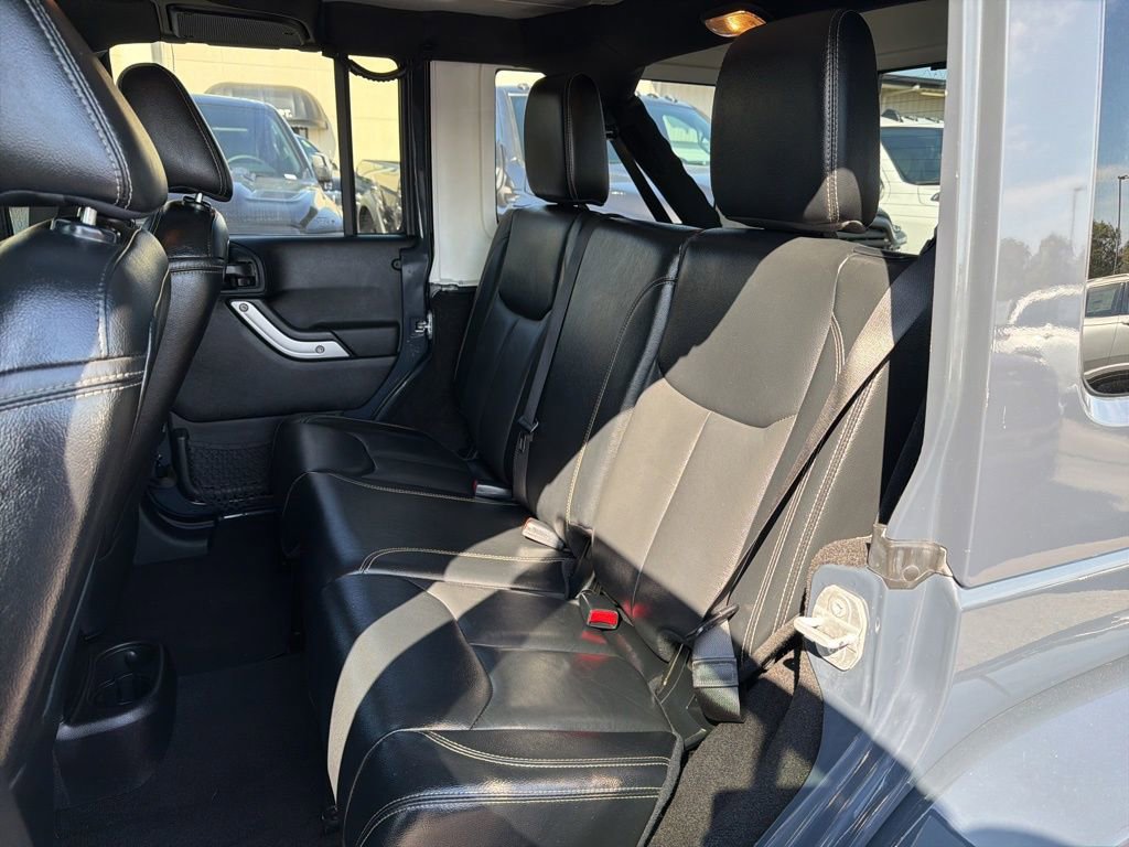 Used 2016 Jeep Wrangler Unlimited Rubicon w/ Connectivity Group image 20