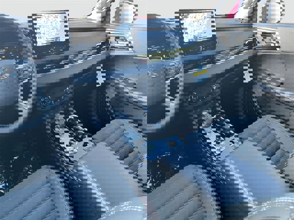 New 2025 Mitsubishi Outlander SE image 28