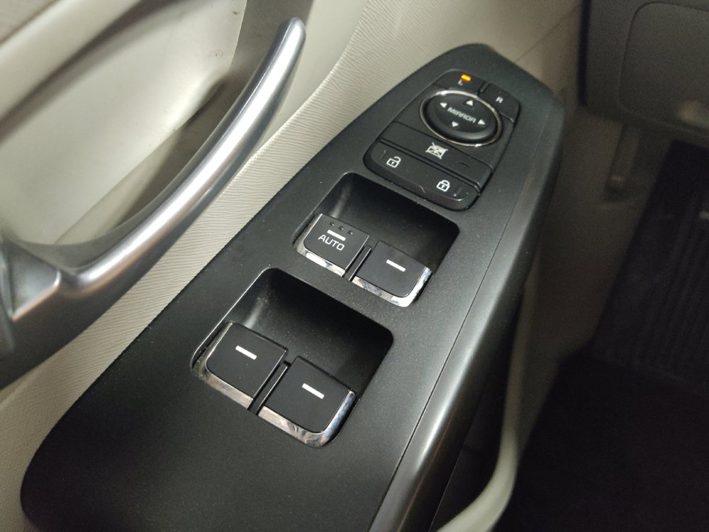 Used 2019 Kia Sedona EX FWD image 27