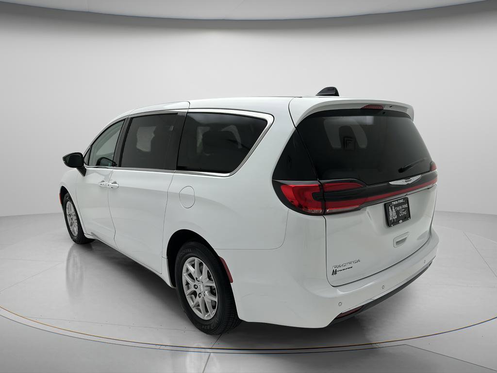 Used 2024 Chrysler Pacifica Touring-L FWD image 8