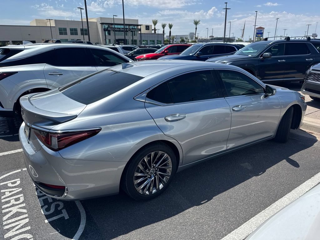 Used 2024 Lexus ES 300h w/ Accessory Package (Z1) FWD image 5