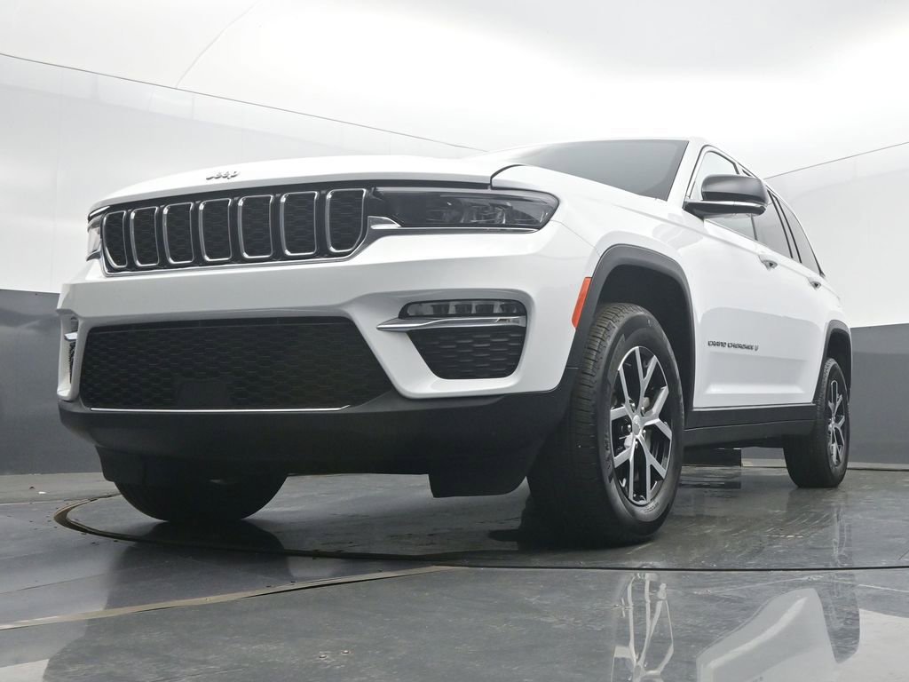 Used 2024 Jeep Grand Cherokee Limited image 46