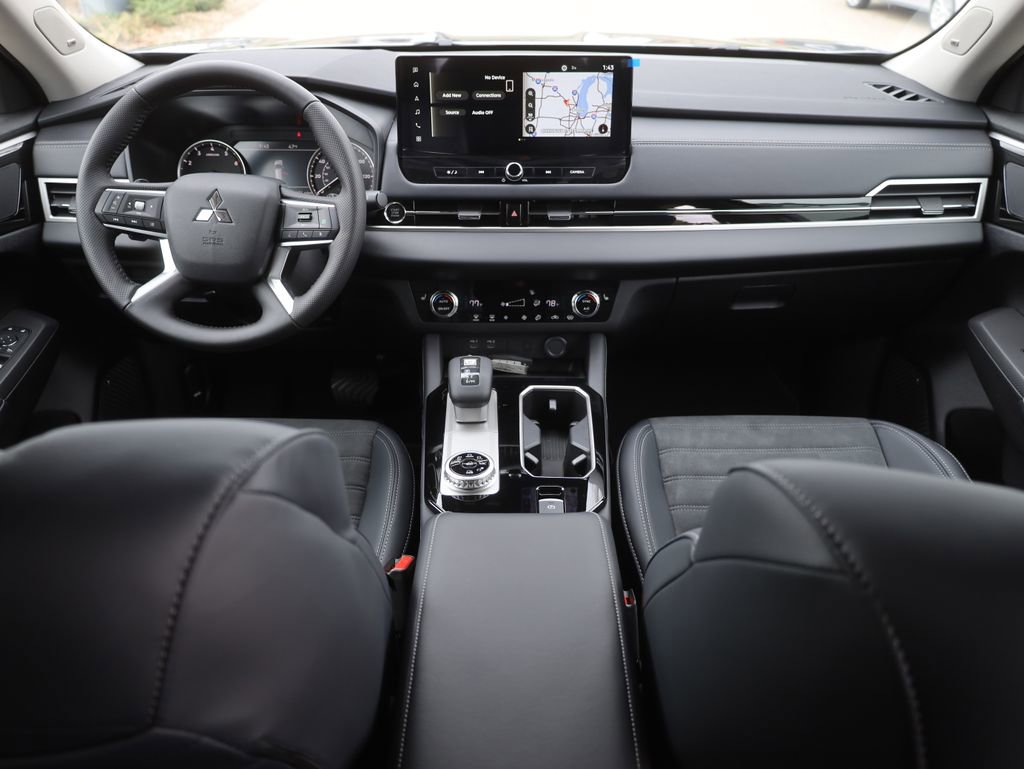 New 2025 Mitsubishi Outlander SE image 24