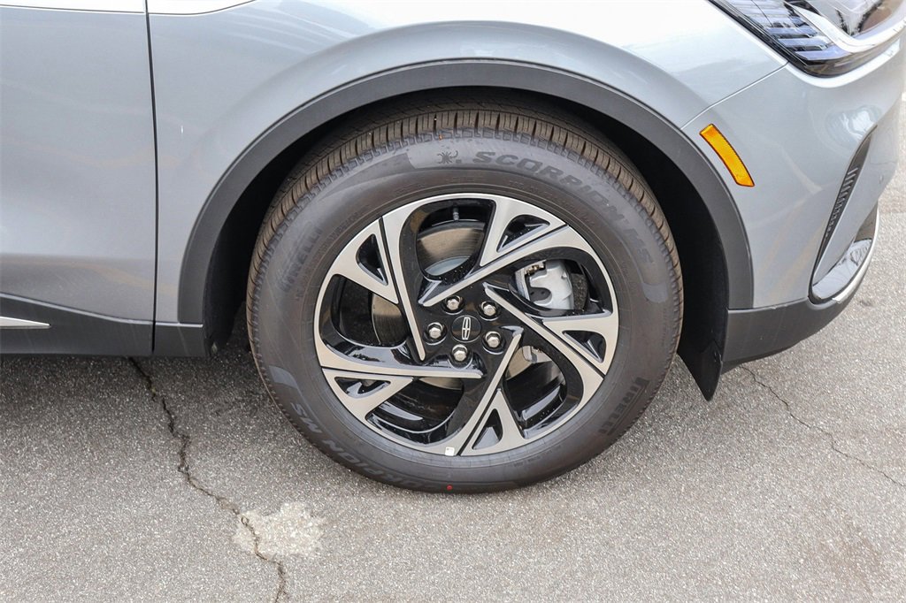 Used 2025 Lincoln Nautilus Premier image 11