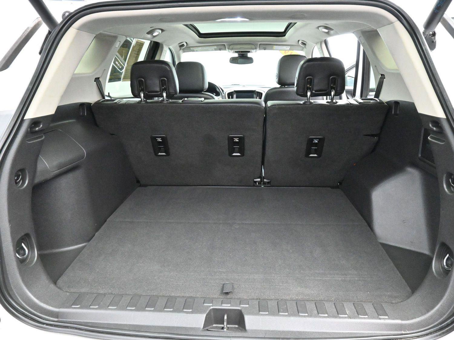 Used 2019 GMC Terrain Denali w/ Driver Alert Package II image 9