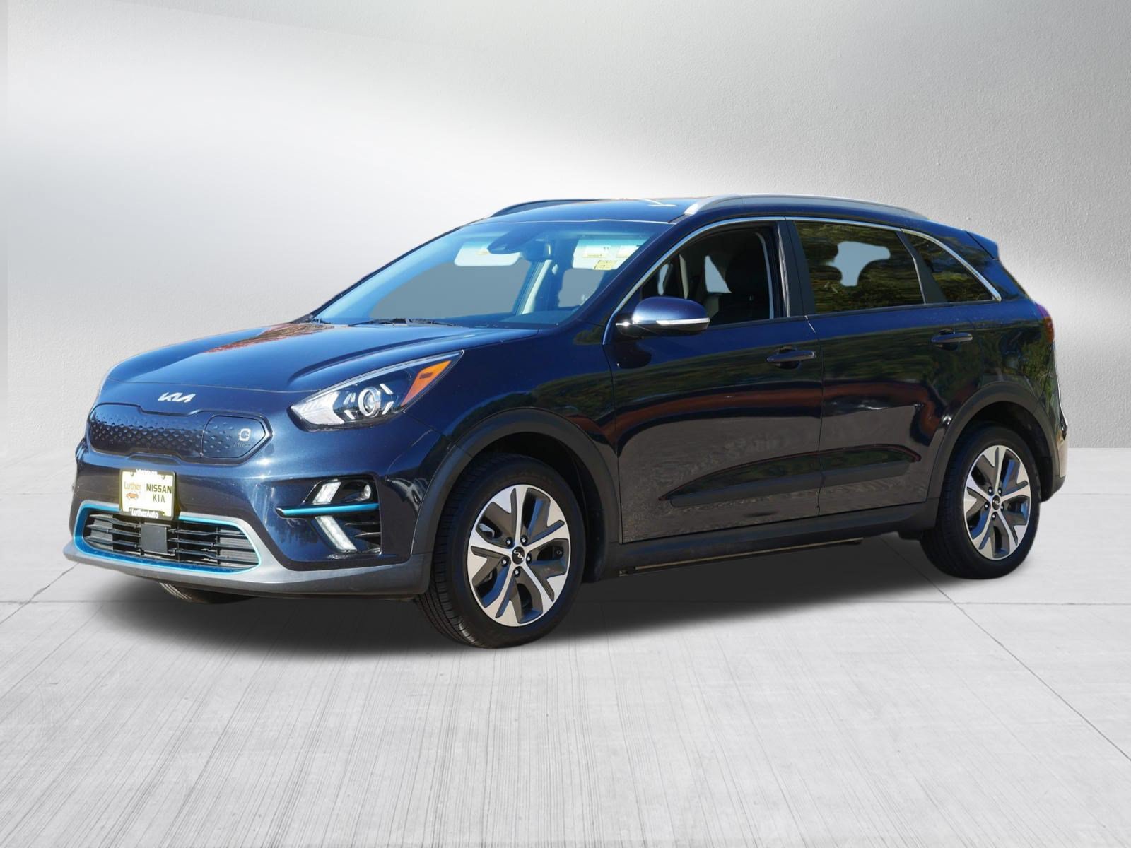Used 2022 Kia Niro EX w/ Cold Weather Package FWD image 3
