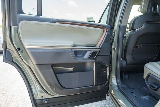 Used 2023 Rivian R1S Launch Edition image 23